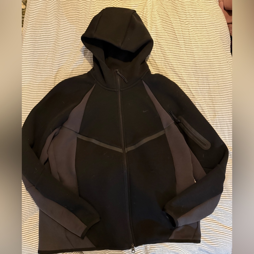 Nike Tech Men’s XL Color Block Full Zip Windrunner Fleece Black and Gray Hoodie